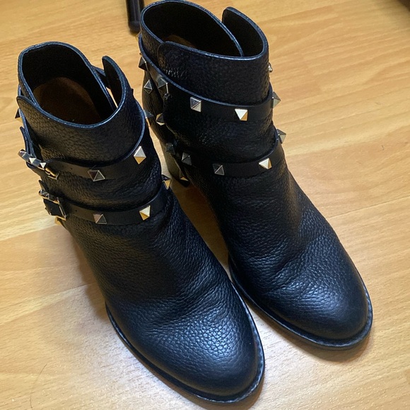 Valentino Garavani Rockstud Buckle-Wrap Ankle Booties, Black 37.5 - Picture 2 of 7